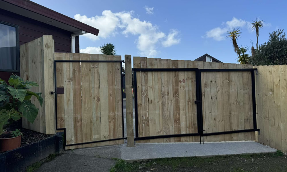 Timber fence and gate project